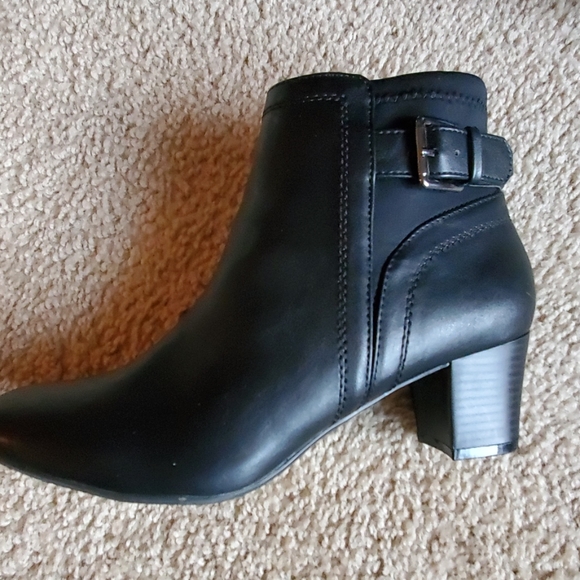 Womens boots - Picture 1 of 8